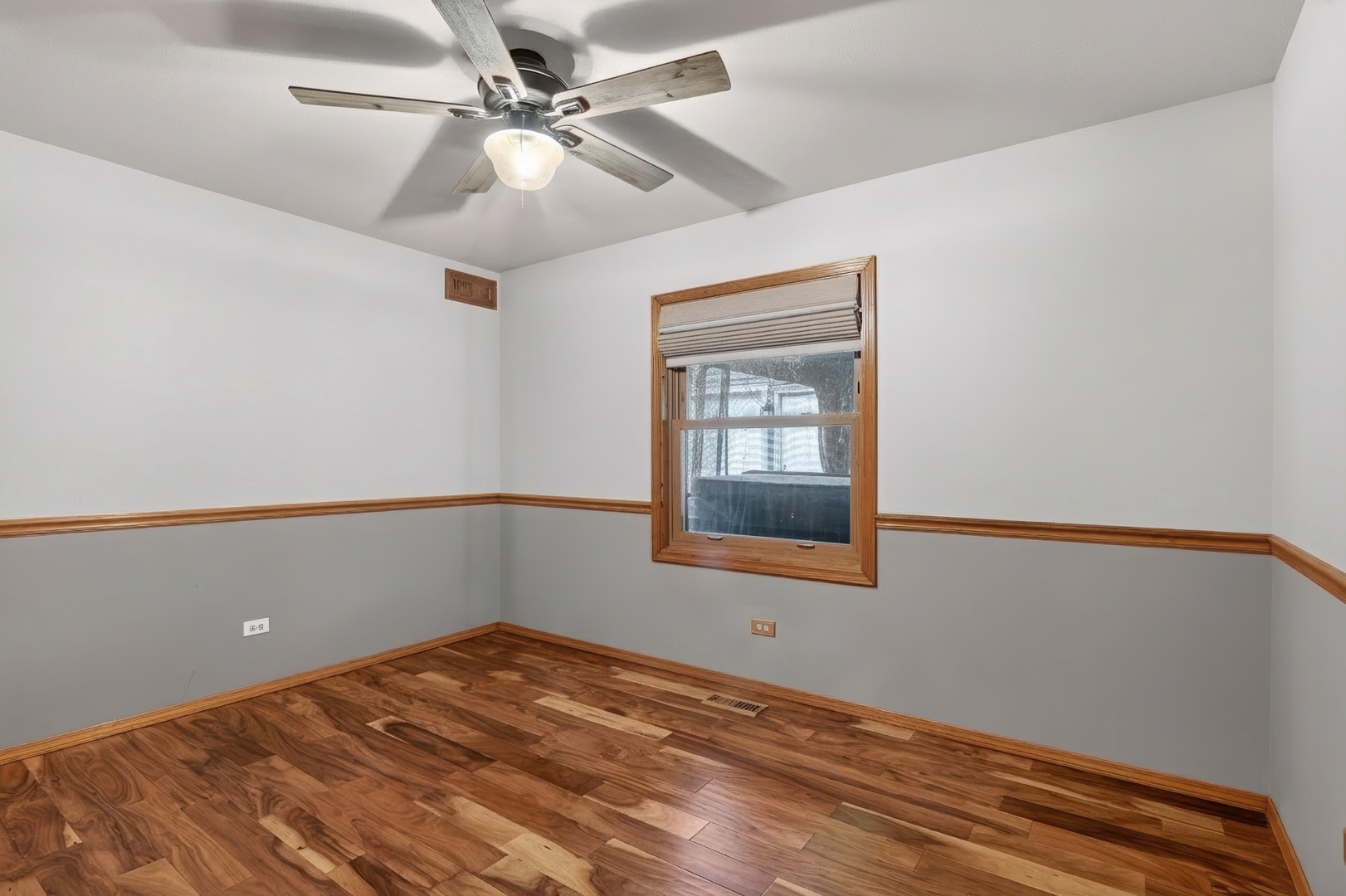 3861 Sutherland Drive, Park City, IL 60085