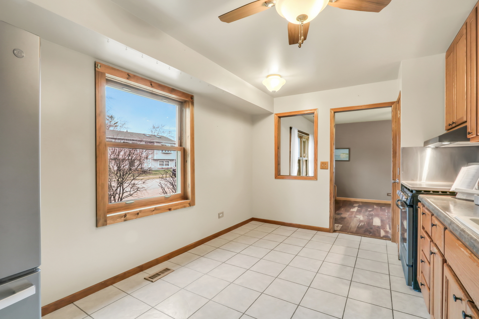 3861 Sutherland Drive, Park City, IL 60085