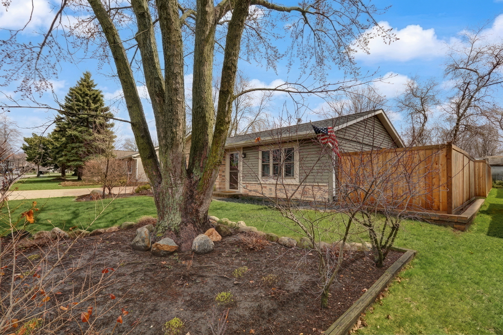 3861 Sutherland Drive, Park City, IL 60085