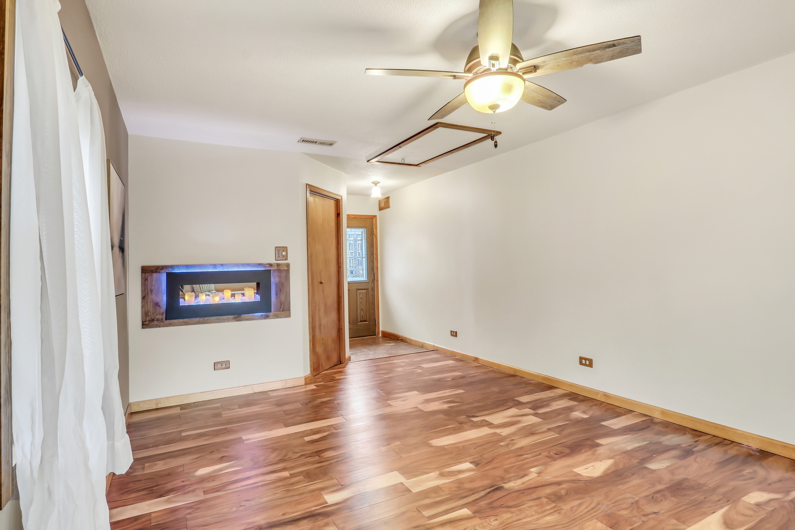 3861 Sutherland Drive, Park City, IL 60085