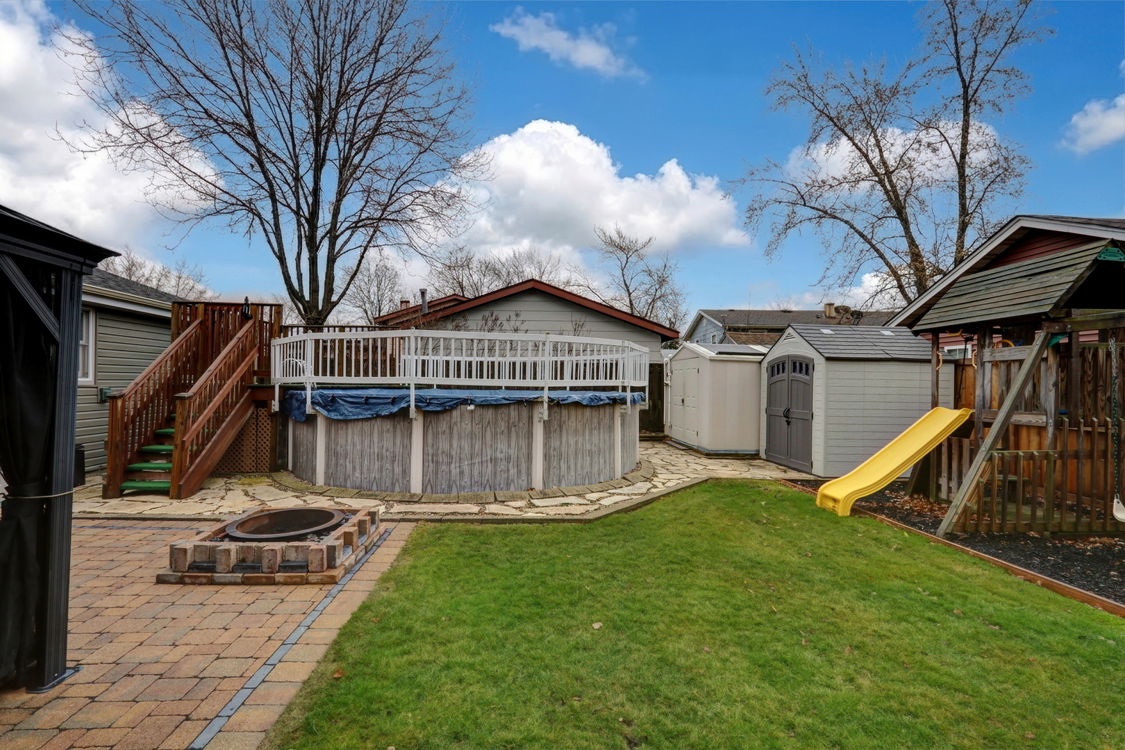 3861 Sutherland Drive, Park City, IL 60085