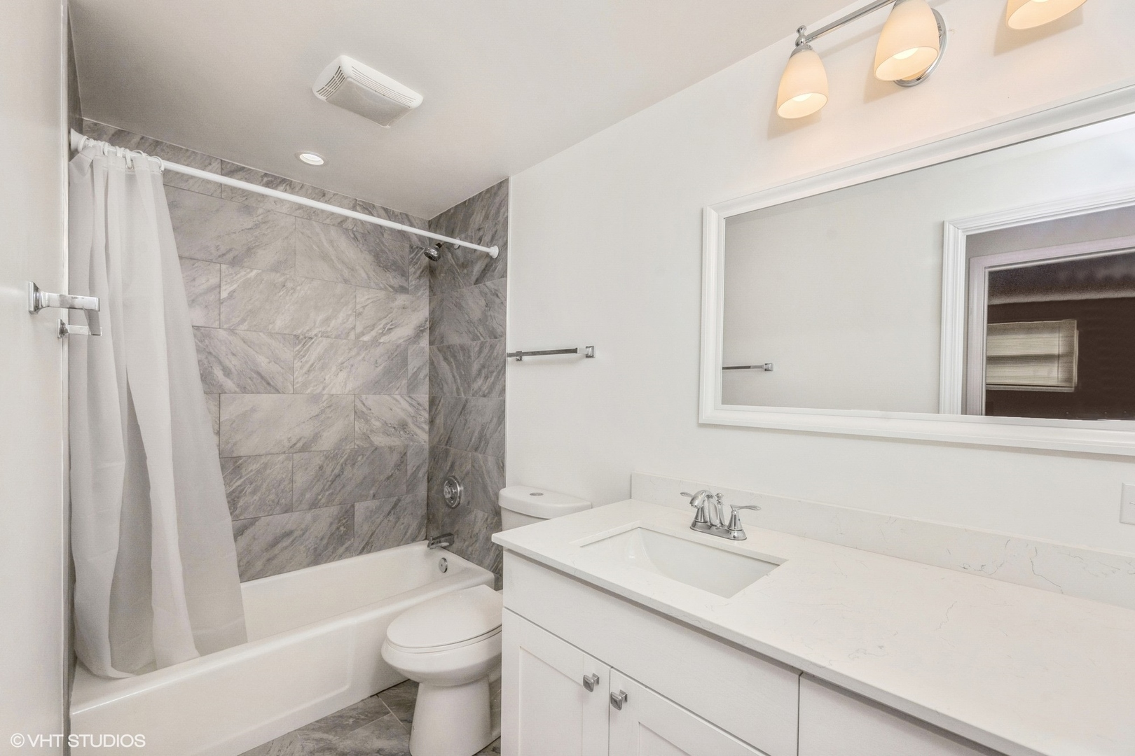 5102 N Leonard Drive #2B, Norridge, IL 60706