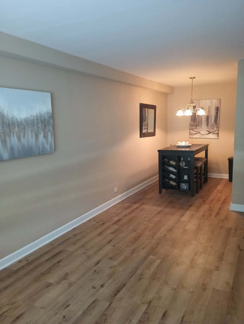 1880 Bonnie Lane #112, Hoffman Estates, IL 60169