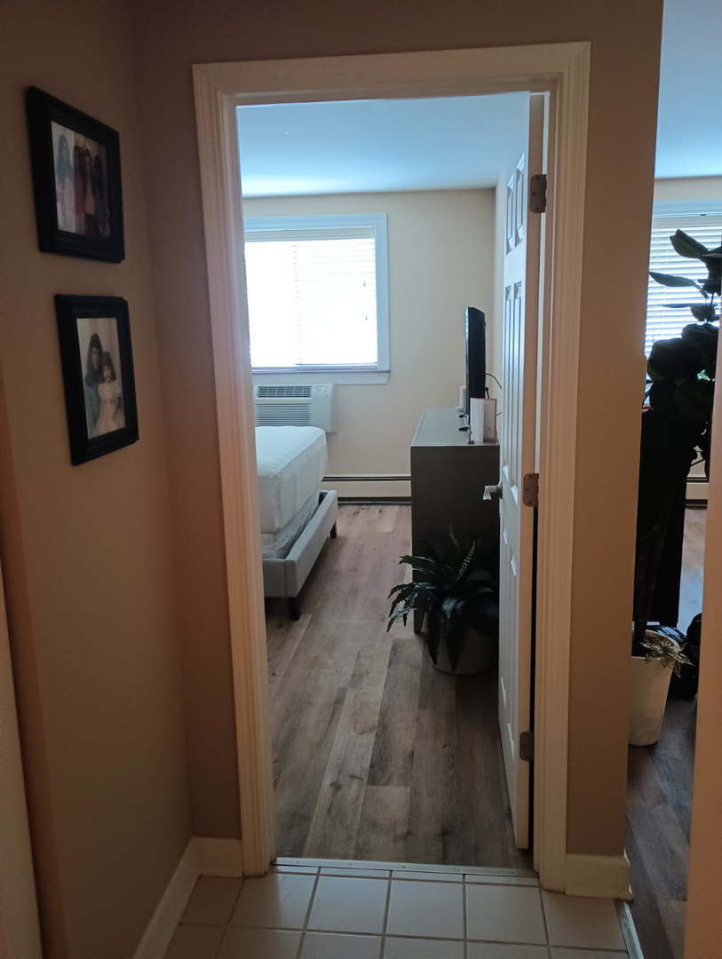 1880 Bonnie Lane #112, Hoffman Estates, IL 60169