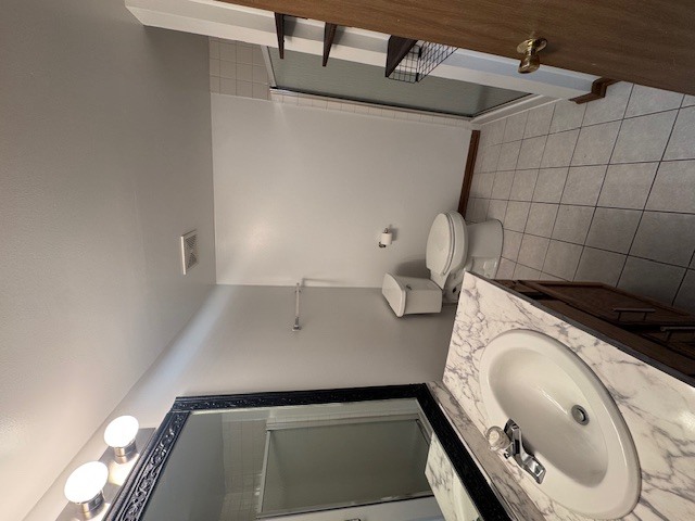 910 E 152nd Place, Phoenix, IL 60426