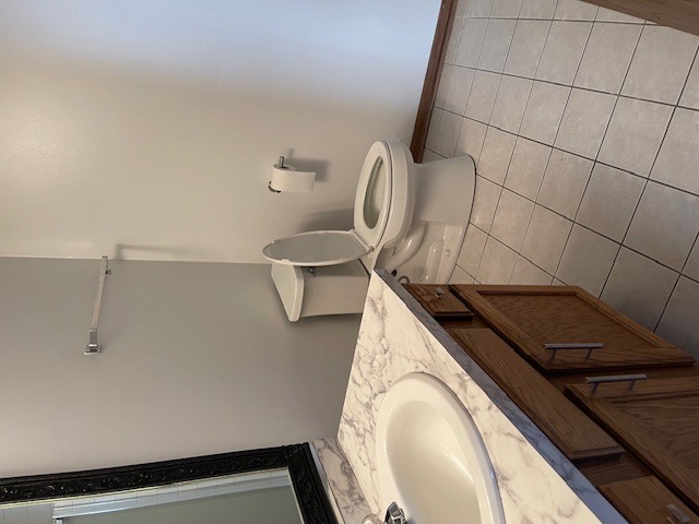 910 E 152nd Place, Phoenix, IL 60426