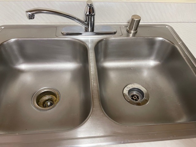 910 E 152nd Place, Phoenix, IL 60426