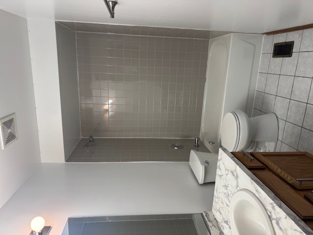 910 E 152nd Place, Phoenix, IL 60426