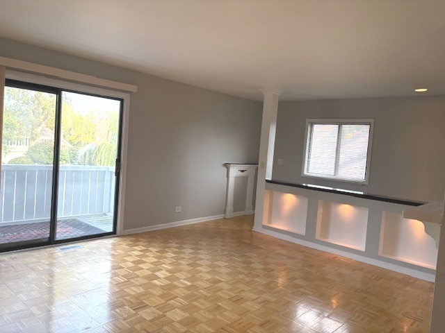 2S717 Winchester Circle #4, Warrenville, IL 60555