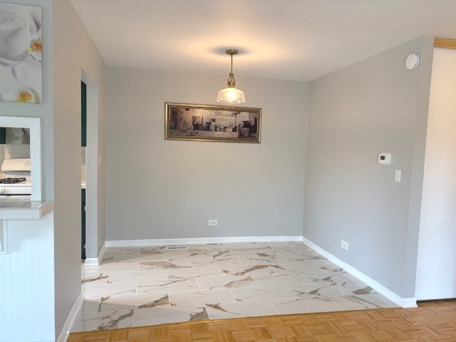 2S717 Winchester Circle #4, Warrenville, IL 60555