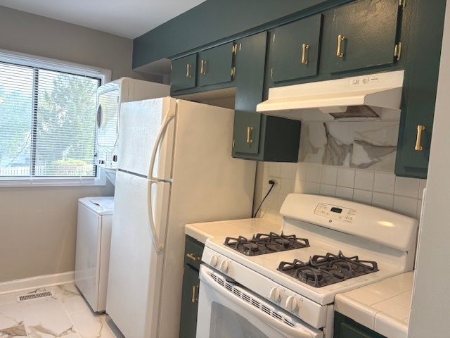 2S717 Winchester Circle #4, Warrenville, IL 60555