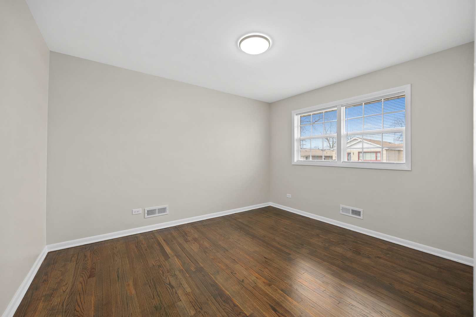 823 E 163rd Street, South Holland, IL 60473