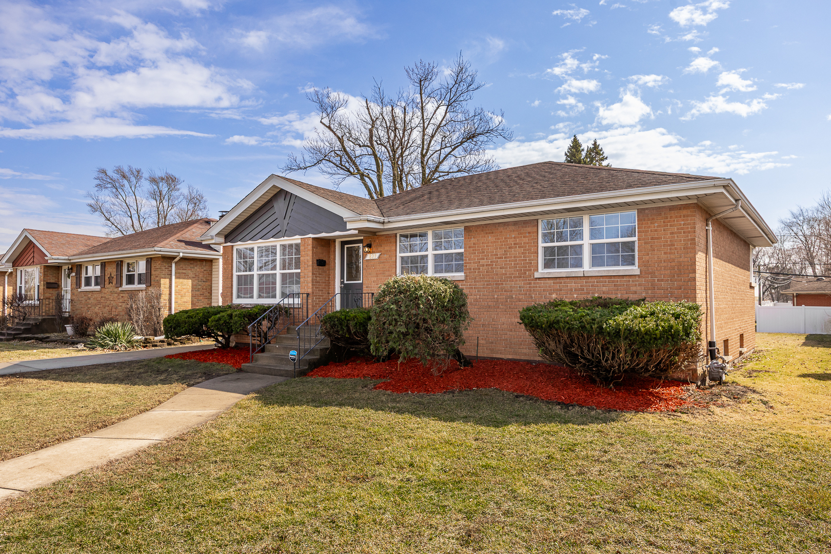 823 E 163rd Street, South Holland, IL 60473