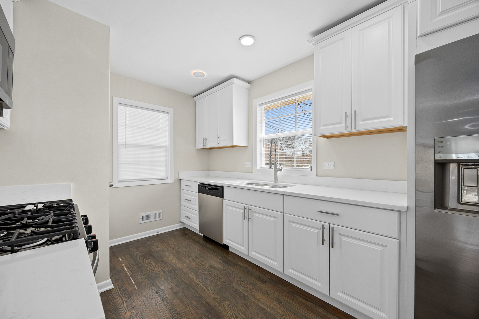 823 E 163rd Street, South Holland, IL 60473