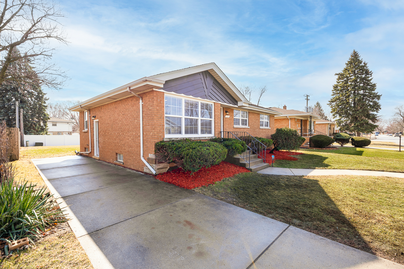 823 E 163rd Street, South Holland, IL 60473