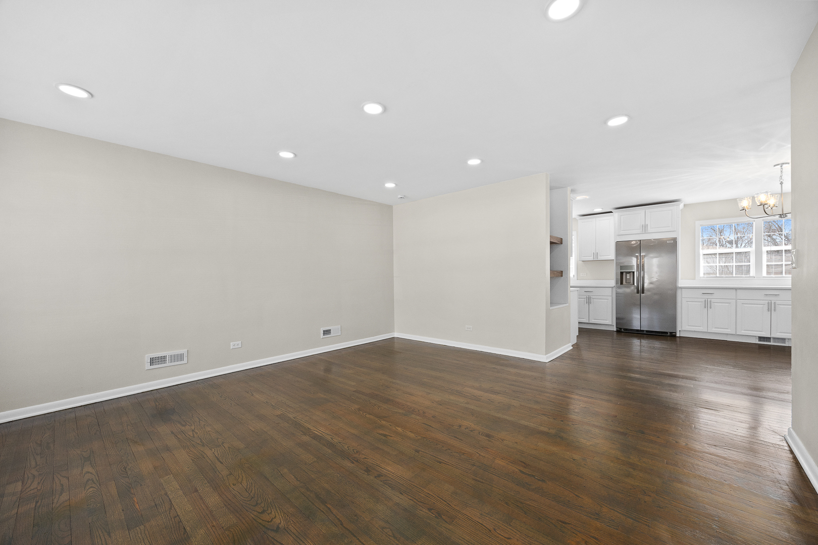 823 E 163rd Street, South Holland, IL 60473