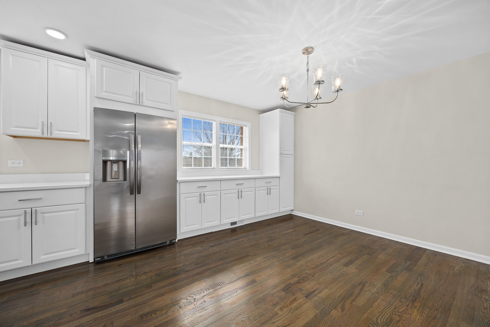 823 E 163rd Street, South Holland, IL 60473