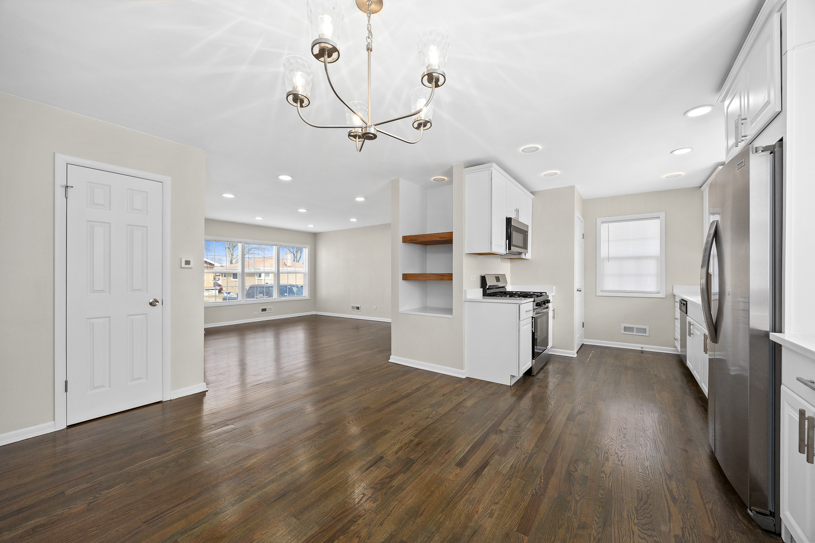 823 E 163rd Street, South Holland, IL 60473