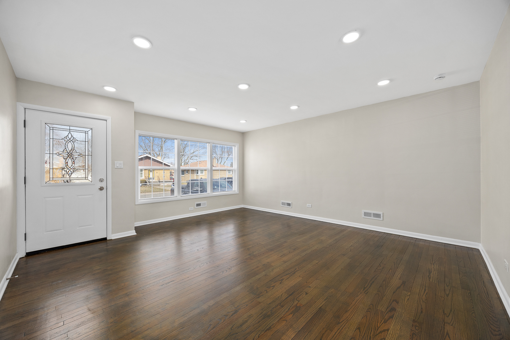 823 E 163rd Street, South Holland, IL 60473