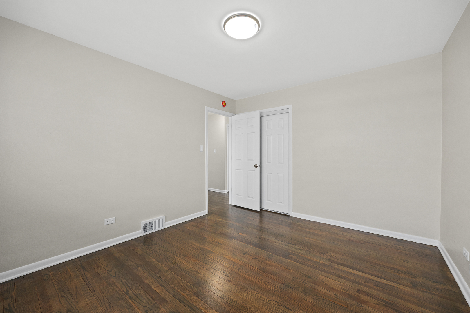 823 E 163rd Street, South Holland, IL 60473