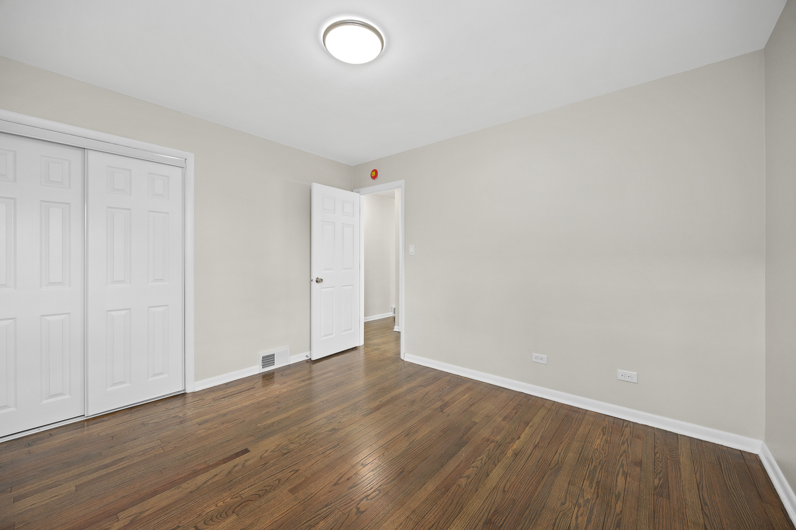 823 E 163rd Street, South Holland, IL 60473