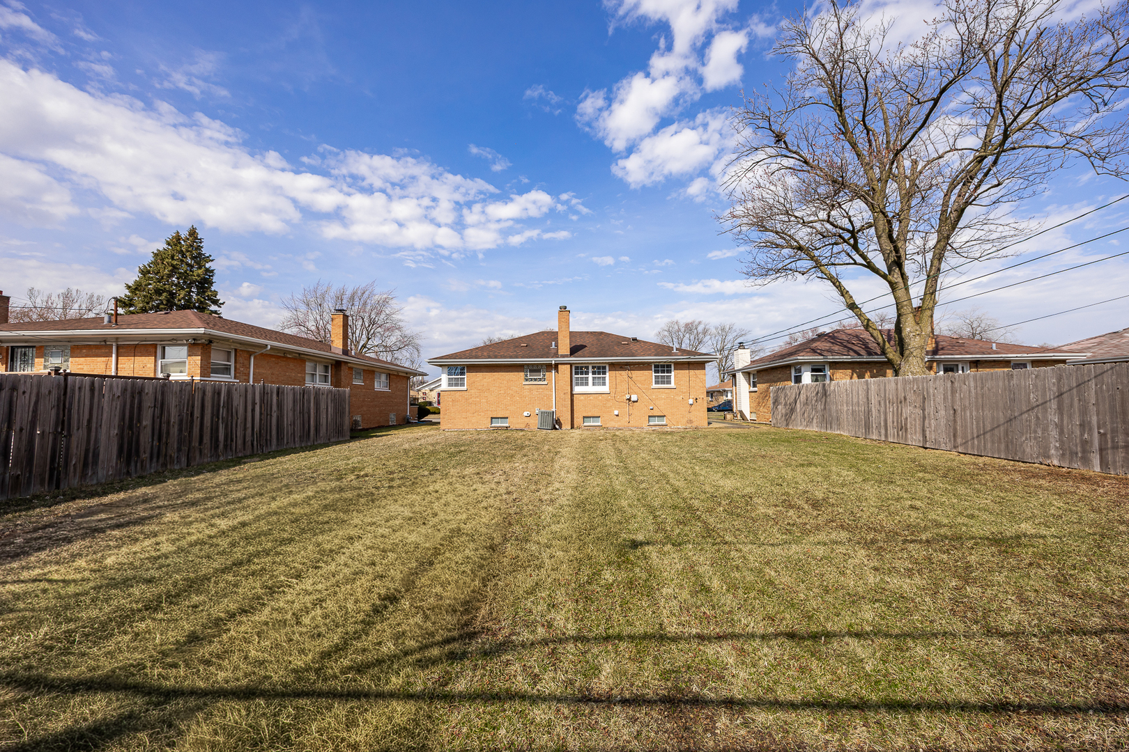 823 E 163rd Street, South Holland, IL 60473