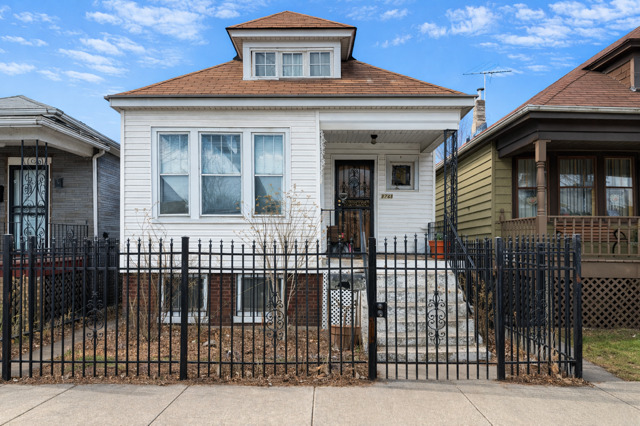 8748 S Marquette Avenue, Chicago, IL 60617