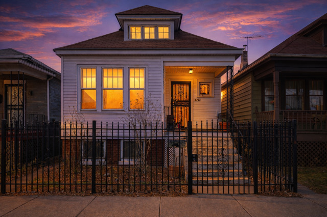 8748 S Marquette Avenue, Chicago, IL 60617