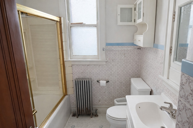 8748 S Marquette Avenue, Chicago, IL 60617