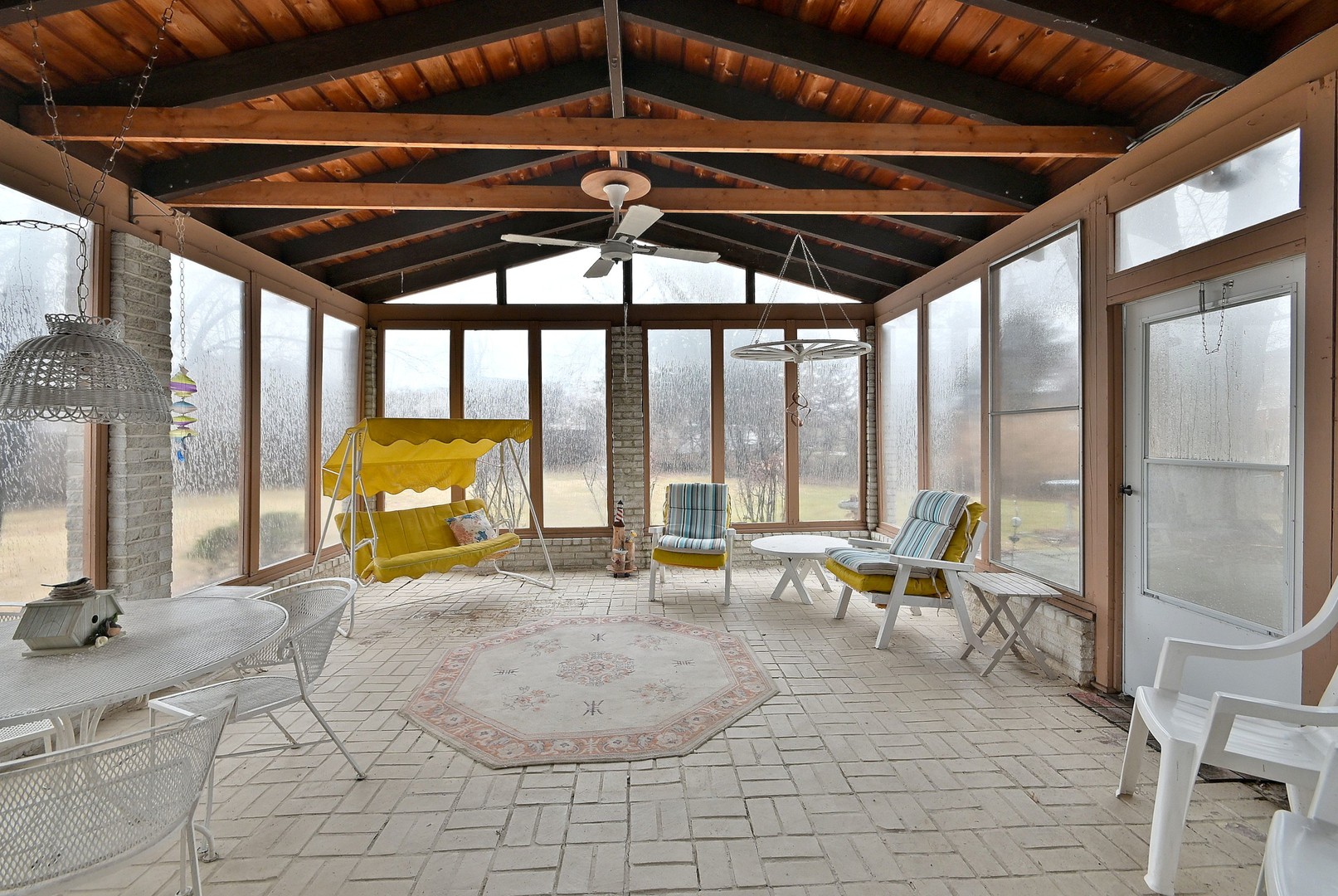 1831 N Rolling Lane, Arlington Heights, IL 60004