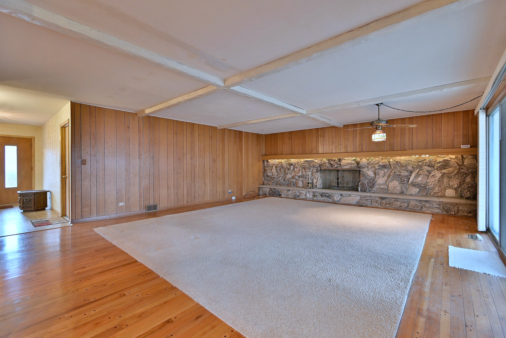 1831 N Rolling Lane, Arlington Heights, IL 60004