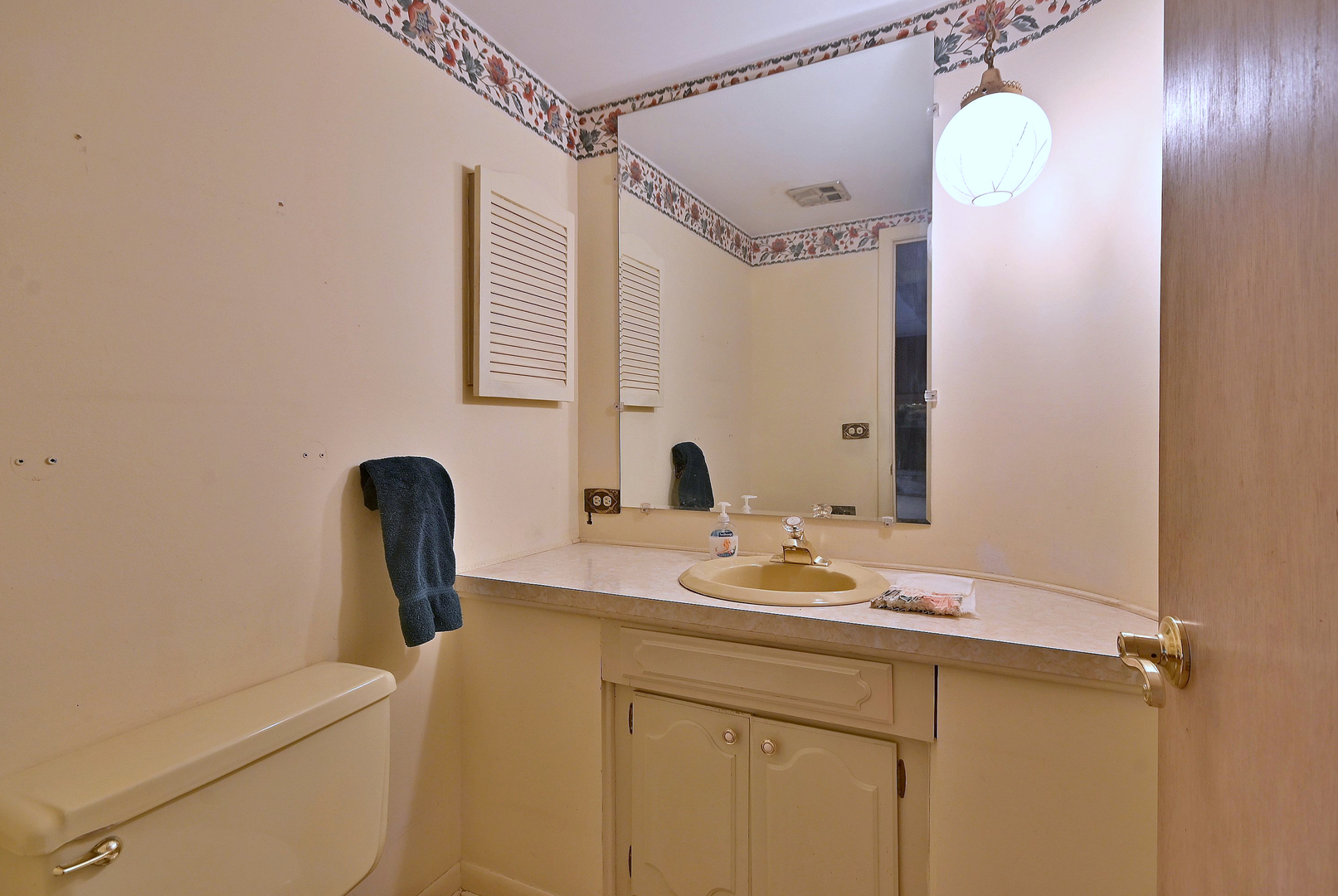 1831 N Rolling Lane, Arlington Heights, IL 60004