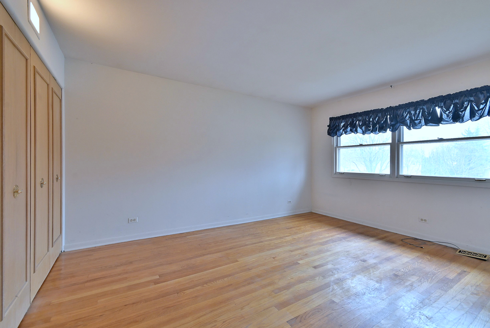 1831 N Rolling Lane, Arlington Heights, IL 60004