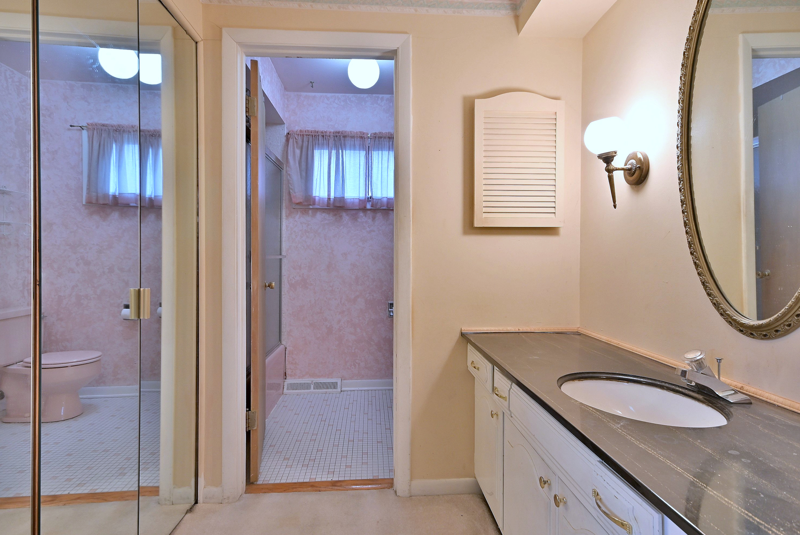 1831 N Rolling Lane, Arlington Heights, IL 60004