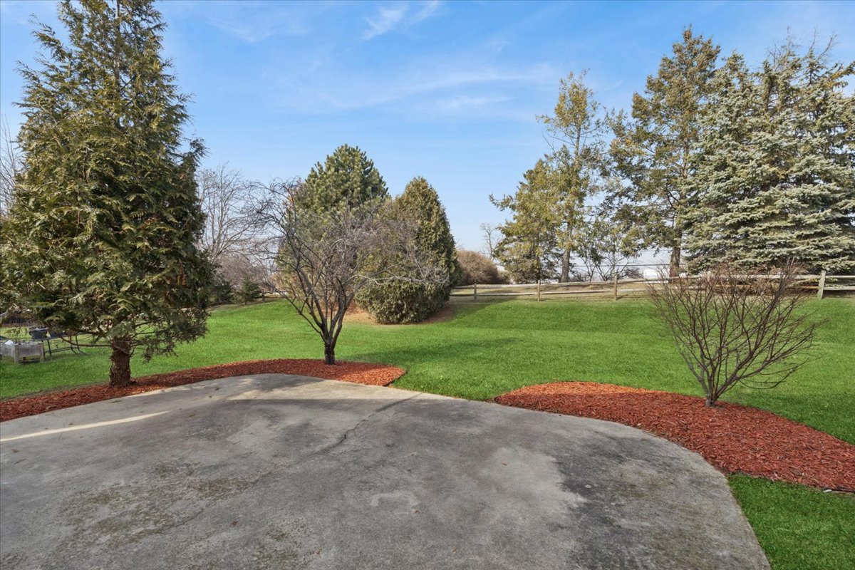 45 W Vandermeer Drive, Antioch, IL 60002