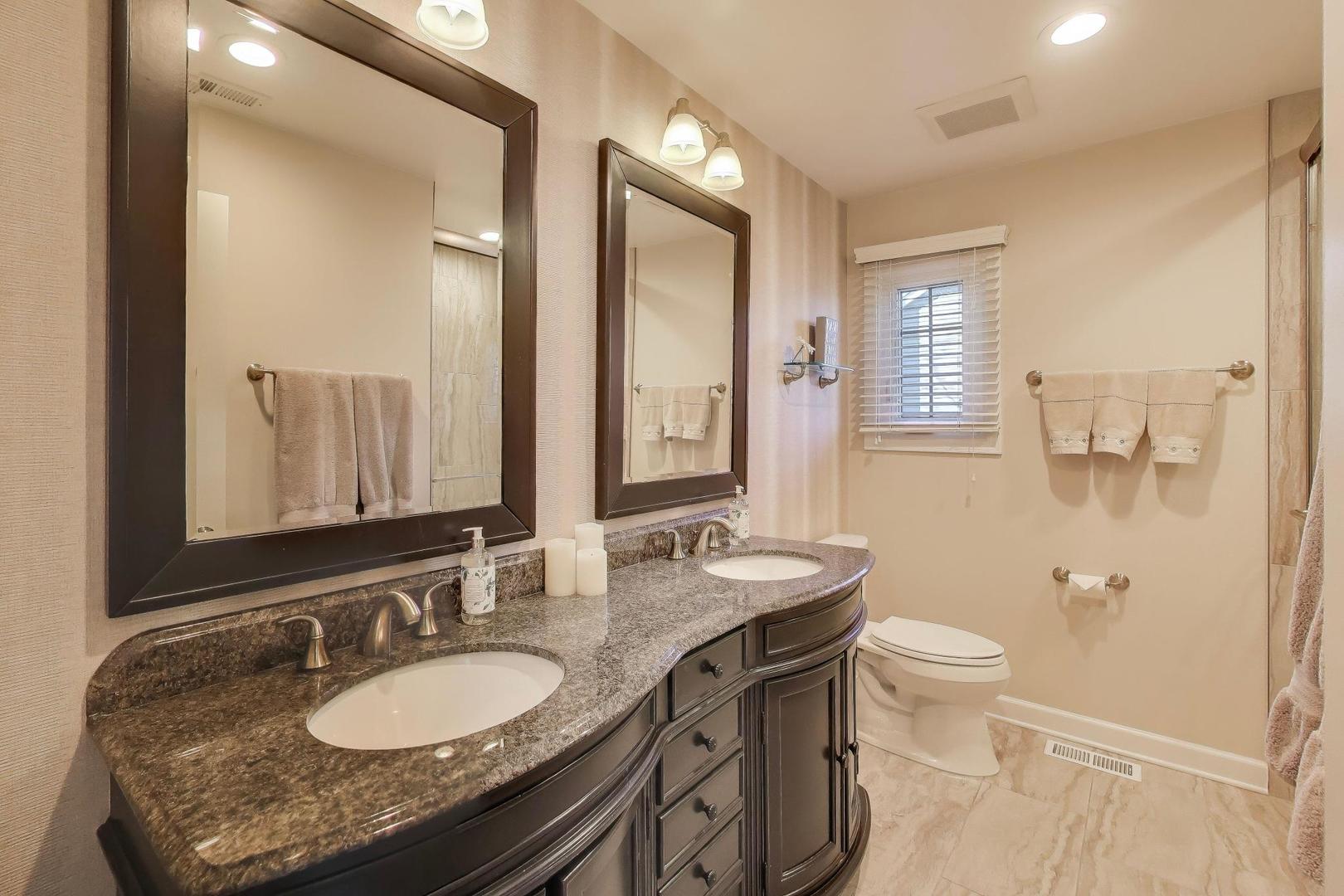 829 Heatherstone Drive, Schaumburg, IL 60173