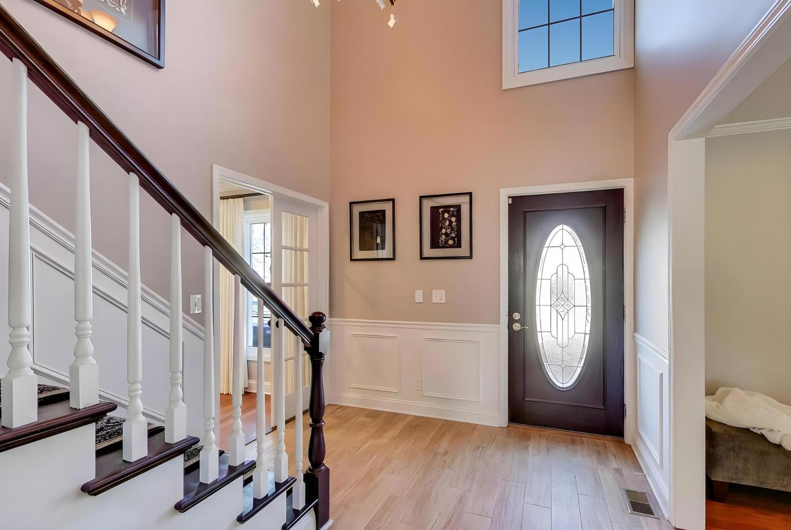 829 Heatherstone Drive, Schaumburg, IL 60173