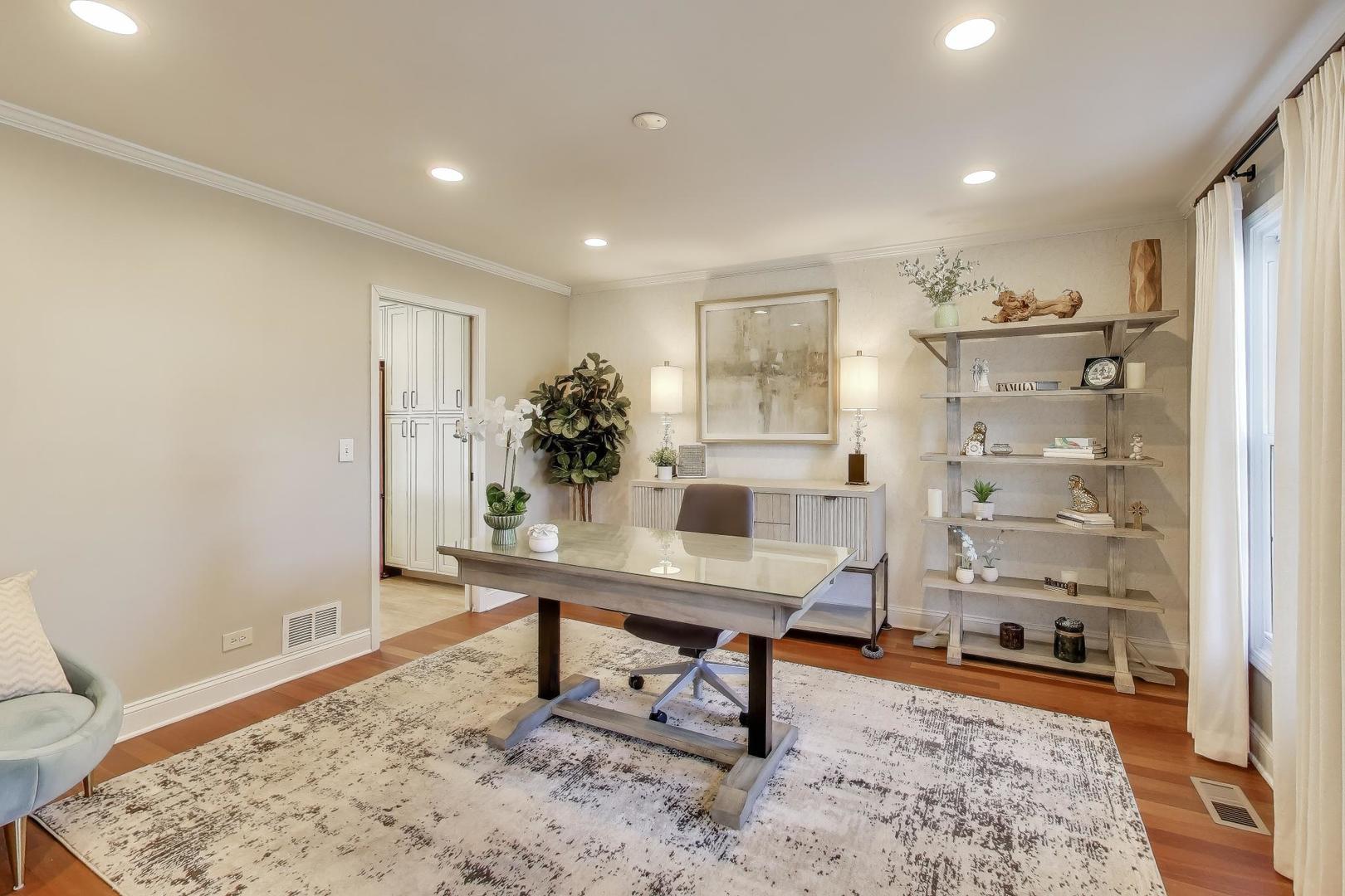 829 Heatherstone Drive, Schaumburg, IL 60173