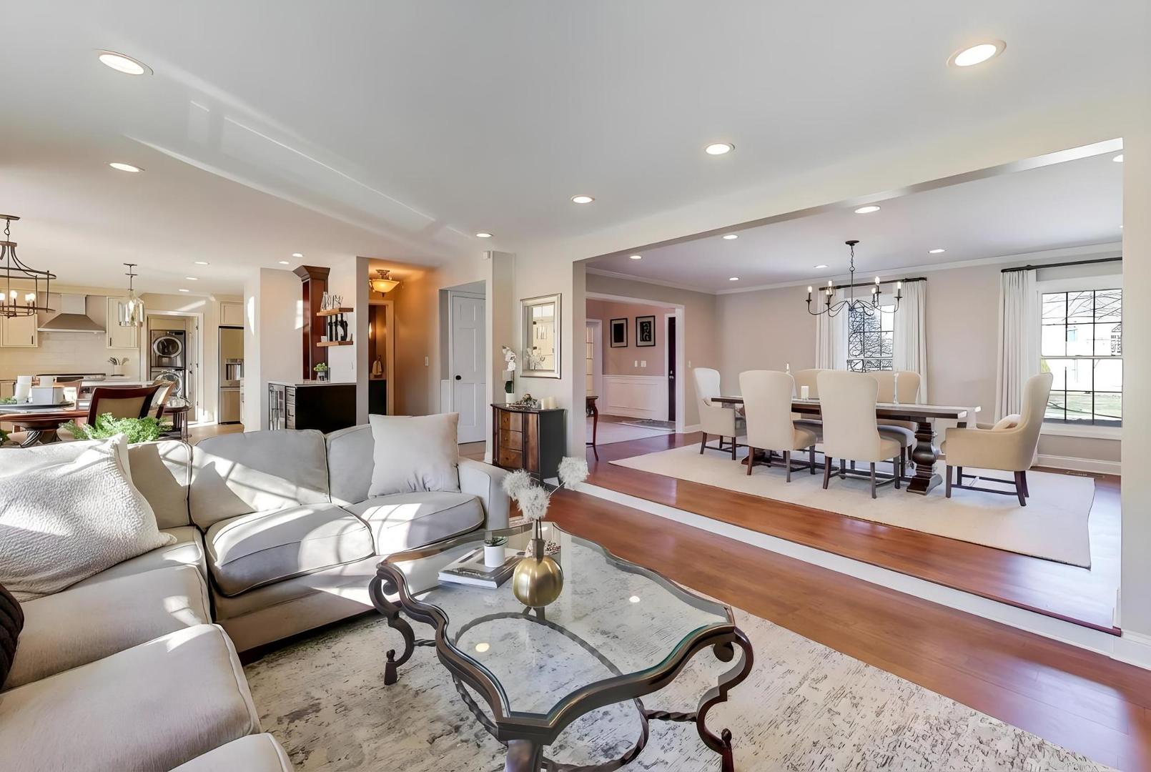 829 Heatherstone Drive, Schaumburg, IL 60173