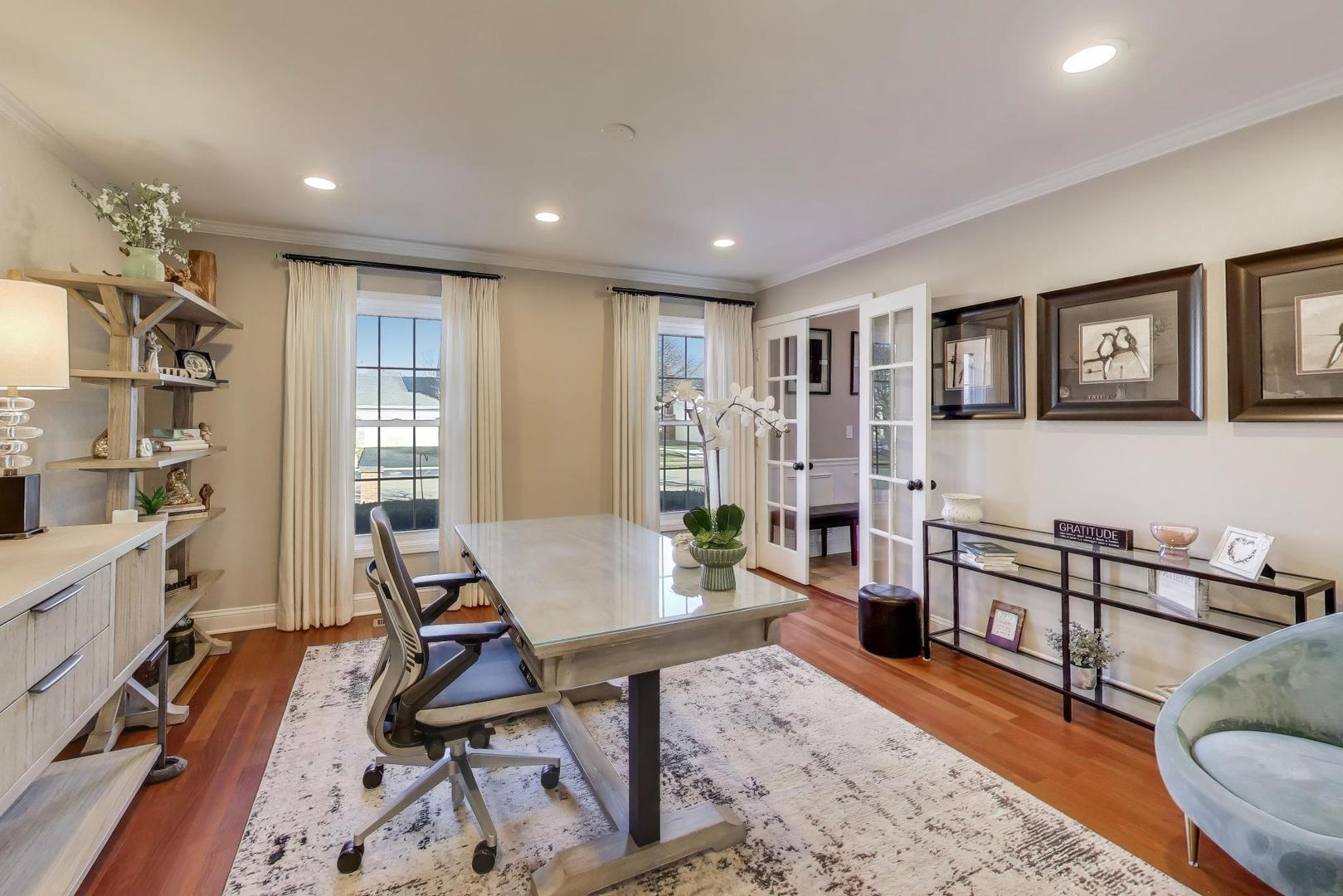 829 Heatherstone Drive, Schaumburg, IL 60173