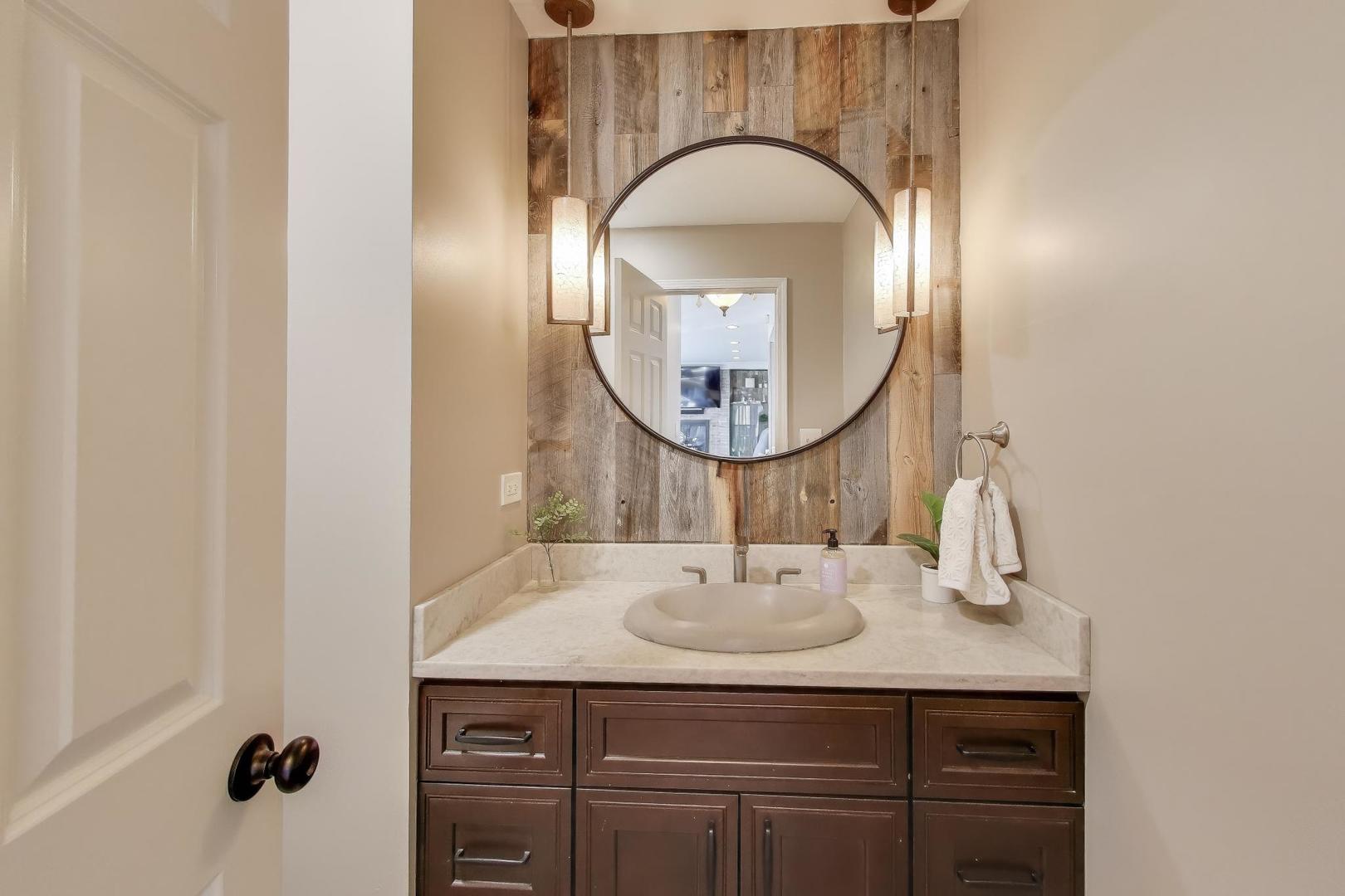 829 Heatherstone Drive, Schaumburg, IL 60173