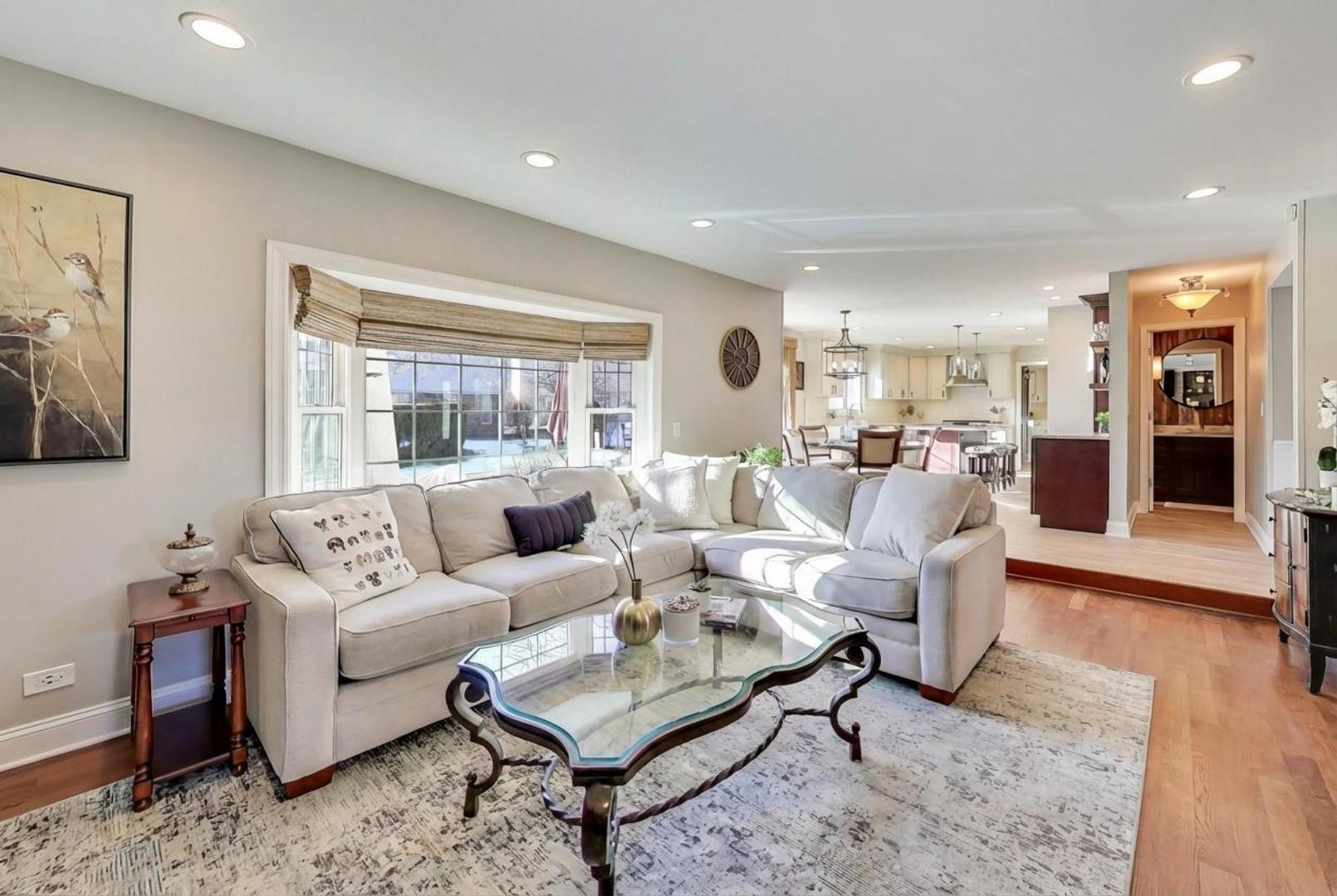 829 Heatherstone Drive, Schaumburg, IL 60173