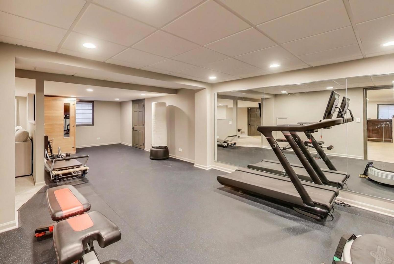 829 Heatherstone Drive, Schaumburg, IL 60173