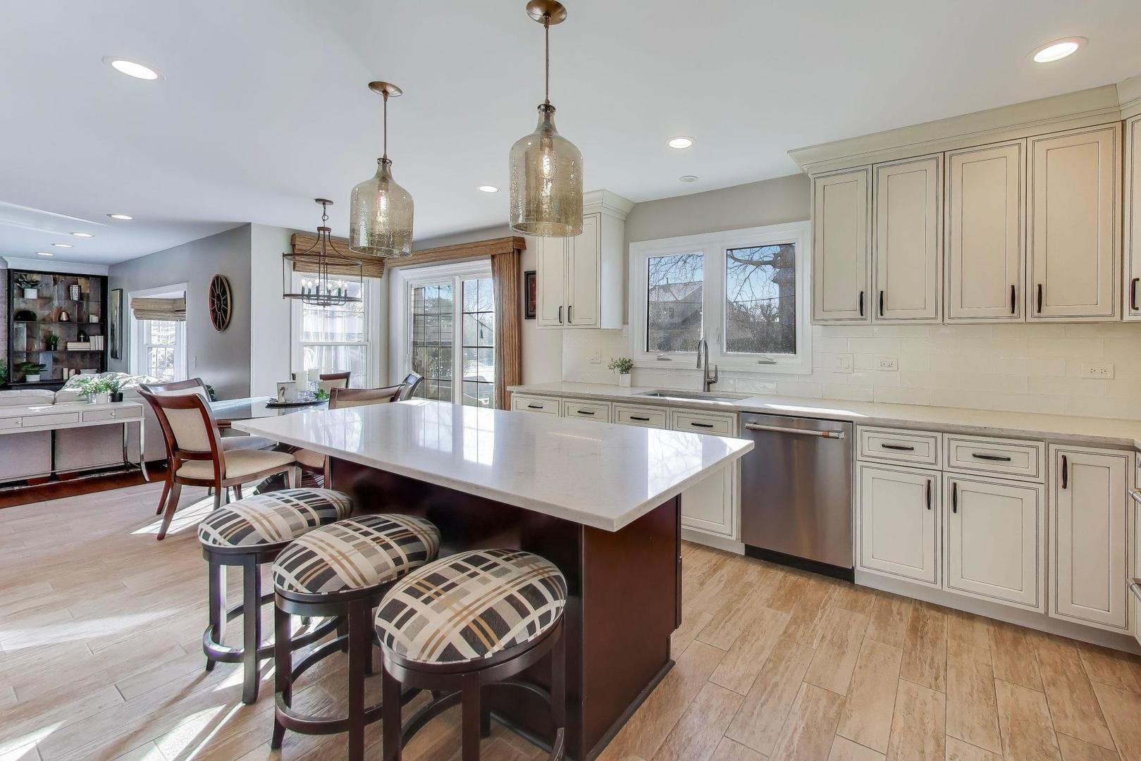 829 Heatherstone Drive, Schaumburg, IL 60173