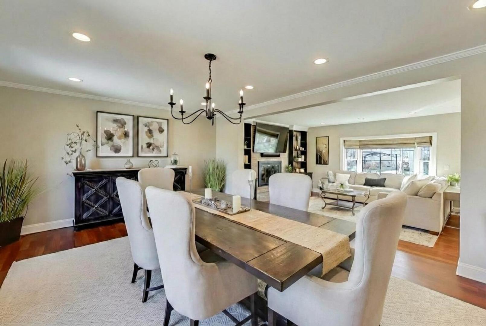 829 Heatherstone Drive, Schaumburg, IL 60173