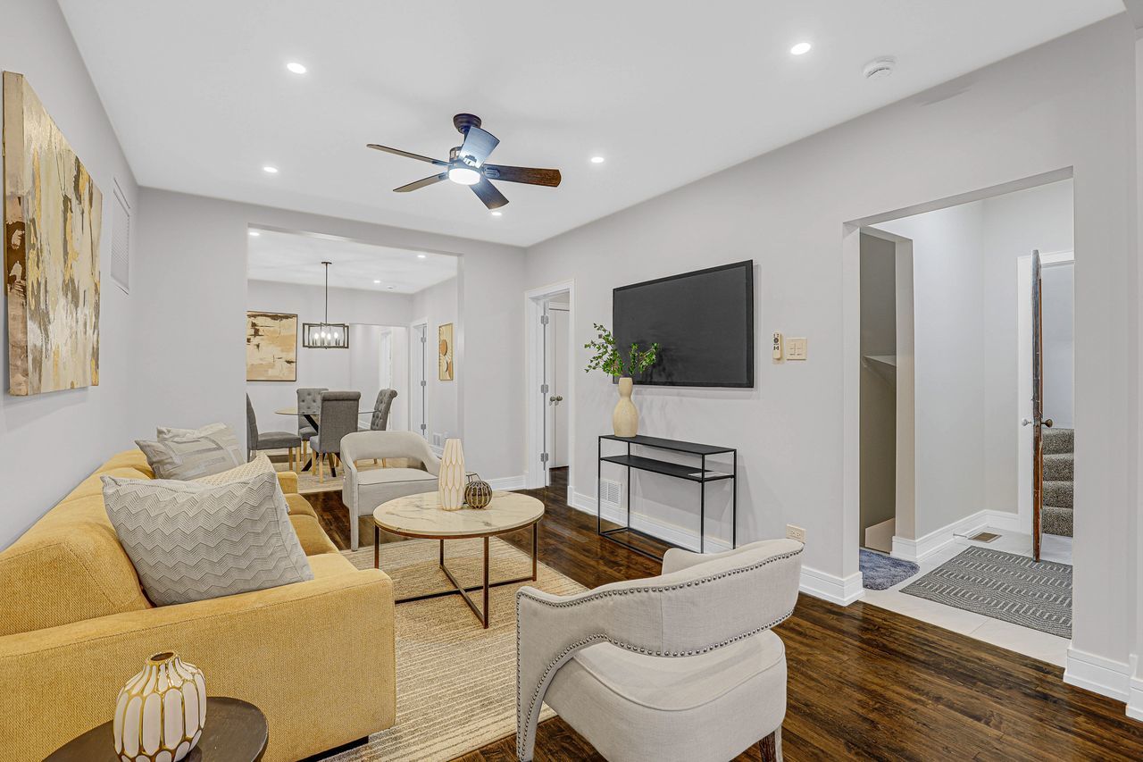 812 S Kilbourn Avenue, Chicago, IL 60624