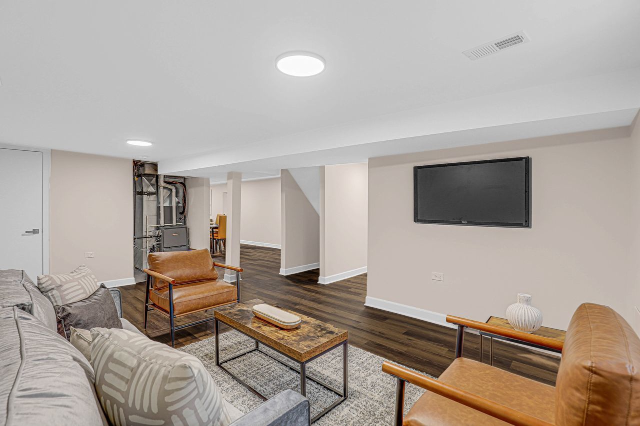 812 S Kilbourn Avenue, Chicago, IL 60624