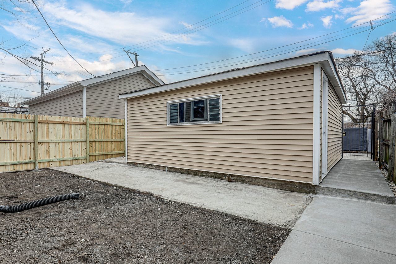 812 S Kilbourn Avenue, Chicago, IL 60624