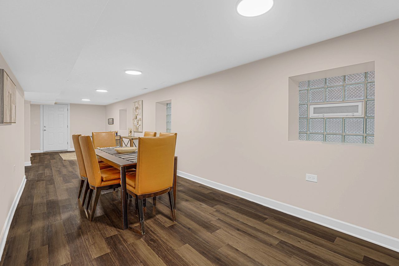 812 S Kilbourn Avenue, Chicago, IL 60624