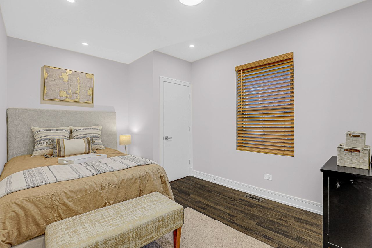 812 S Kilbourn Avenue, Chicago, IL 60624